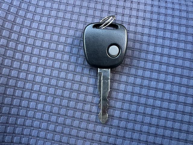 アルト Ｆ　５ＡＧＳ車　純正ＣＤデッキ　キーレス　前側パワーウィンドー　エアコン　パワステ（22枚目）