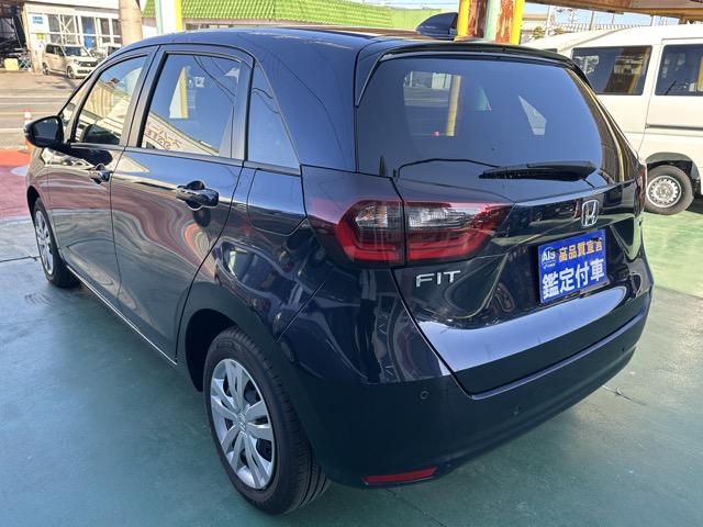 フィット ｅ：ＨＥＶホーム　純正ナビゲーション　バックカメラ　スマートキー　ＬＥＤヘッドライト　フルオートエアコン　革巻きハンドル　オートクルーズコントロール　オートライト　衝突被害軽減ブレーキ　電気式パーキングブレーキ（5枚目）