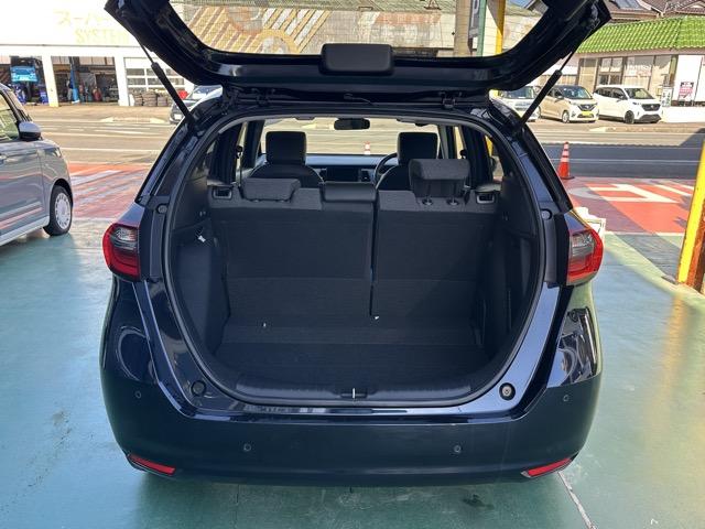 フィット ｅ：ＨＥＶホーム　純正ナビゲーション　バックカメラ　スマートキー　ＬＥＤヘッドライト　フルオートエアコン　革巻きハンドル　オートクルーズコントロール　オートライト　衝突被害軽減ブレーキ　電気式パーキングブレーキ（11枚目）