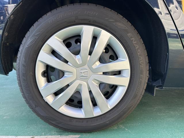 フィット ｅ：ＨＥＶホーム　純正ナビゲーション　バックカメラ　スマートキー　ＬＥＤヘッドライト　フルオートエアコン　革巻きハンドル　オートクルーズコントロール　オートライト　衝突被害軽減ブレーキ　電気式パーキングブレーキ（14枚目）