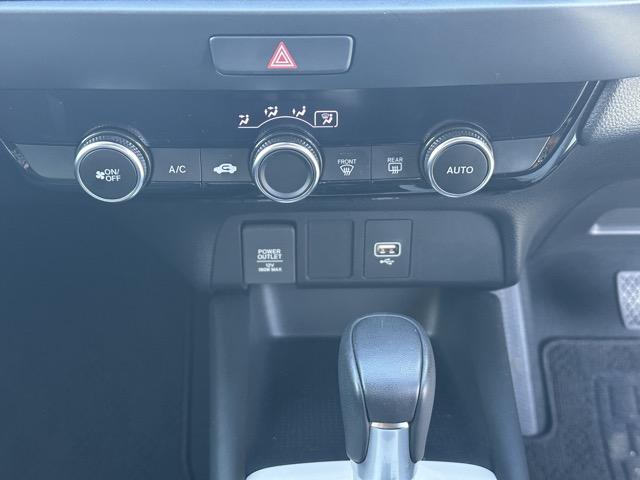 フィット ｅ：ＨＥＶホーム　純正ナビゲーション　バックカメラ　スマートキー　ＬＥＤヘッドライト　フルオートエアコン　革巻きハンドル　オートクルーズコントロール　オートライト　衝突被害軽減ブレーキ　電気式パーキングブレーキ（29枚目）