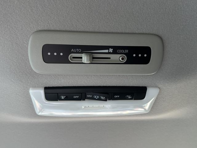 セレナ B ナビゲーション アラウンドビューモニター スマートキー 両側スライドドア フルオートエアコン リヤクーラー ロールサンシェード USB充電ソケット フォグランプ オートライト 衝突被害軽減ブレーキ(10枚目)