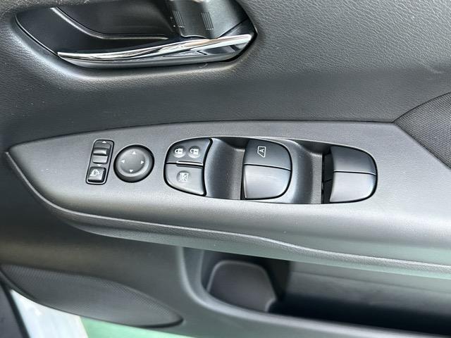 セレナ B ナビゲーション アラウンドビューモニター スマートキー 両側スライドドア フルオートエアコン リヤクーラー ロールサンシェード USB充電ソケット フォグランプ オートライト 衝突被害軽減ブレーキ(19枚目)