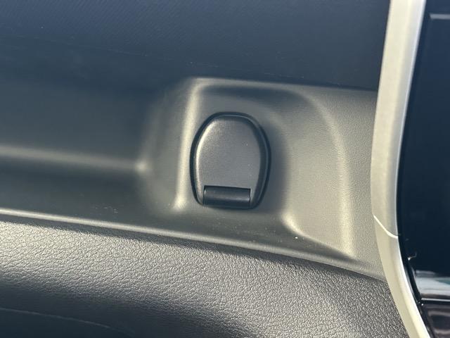 セレナ B ナビゲーション アラウンドビューモニター スマートキー 両側スライドドア フルオートエアコン リヤクーラー ロールサンシェード USB充電ソケット フォグランプ オートライト 衝突被害軽減ブレーキ(21枚目)