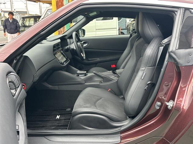 フェアレディZ バージョンT AT車 純正ナビゲーション バックカメラ ETC BOSEスピーカー スマートキー LEDヘッドライト フルオートエアコン 革巻きハンドル オートクルーズコントロール パドルシフト アルミペダル(6枚目)