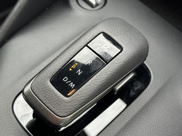 フェアレディZ バージョンT AT車 純正ナビゲーション バックカメラ ETC BOSEスピーカー スマートキー LEDヘッドライト フルオートエアコン 革巻きハンドル オートクルーズコントロール パドルシフト アルミペダル(15枚目)