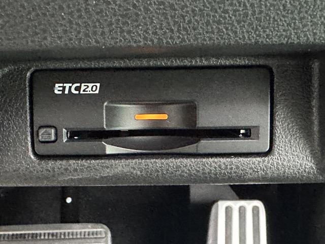 フェアレディZ バージョンT AT車 純正ナビゲーション バックカメラ ETC BOSEスピーカー スマートキー LEDヘッドライト フルオートエアコン 革巻きハンドル オートクルーズコントロール パドルシフト アルミペダル(16枚目)