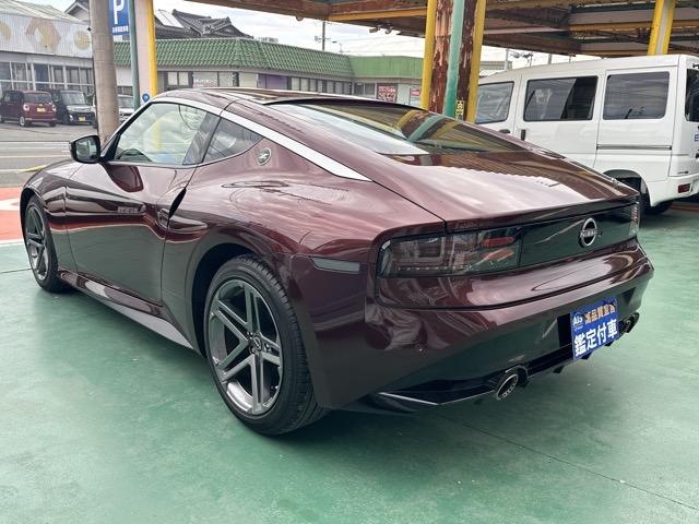 フェアレディＺ ベースグレード　ＡＴ車　純正ナビゲーション　バックカメラ　スマートキー　ＬＥＤヘッドライト　フルオートエアコン　革巻きハンドル　オートクルーズコントロール　パドルシフト　アルミペダル　フォグランプ（5枚目）