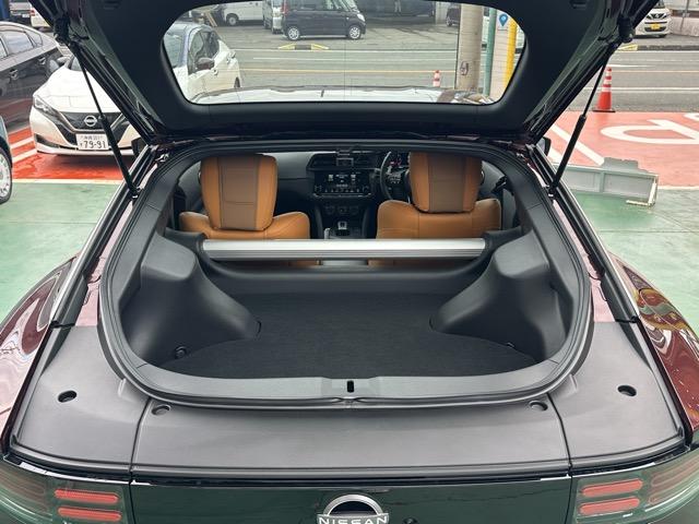 フェアレディＺ ベースグレード　ＡＴ車　純正ナビゲーション　バックカメラ　スマートキー　ＬＥＤヘッドライト　フルオートエアコン　革巻きハンドル　オートクルーズコントロール　パドルシフト　アルミペダル　フォグランプ（10枚目）