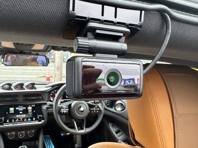 フェアレディＺ ベースグレード　ＡＴ車　純正ナビゲーション　バックカメラ　スマートキー　ＬＥＤヘッドライト　フルオートエアコン　革巻きハンドル　オートクルーズコントロール　パドルシフト　アルミペダル　フォグランプ（11枚目）