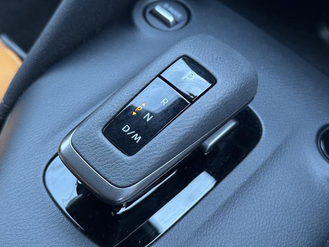 フェアレディＺ ベースグレード　ＡＴ車　純正ナビゲーション　バックカメラ　スマートキー　ＬＥＤヘッドライト　フルオートエアコン　革巻きハンドル　オートクルーズコントロール　パドルシフト　アルミペダル　フォグランプ（18枚目）