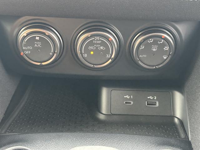 フェアレディＺ ベースグレード　ＡＴ車　純正ナビゲーション　バックカメラ　スマートキー　ＬＥＤヘッドライト　フルオートエアコン　革巻きハンドル　オートクルーズコントロール　パドルシフト　アルミペダル　フォグランプ（19枚目）