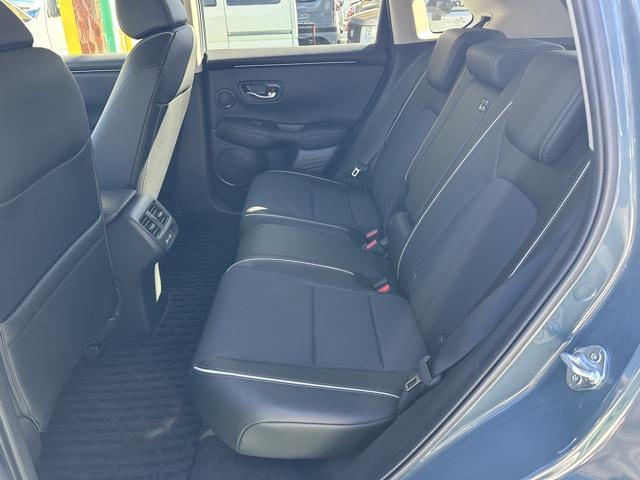 ZR-V X 純正ナビゲーション バックカメラ スマートキー LEDヘッドライト フルオートエアコン パワーバックドア 革巻きハンドル オートクルーズコントロール USB充電ソケット 衝突被害軽減ブレーキ(7枚目)