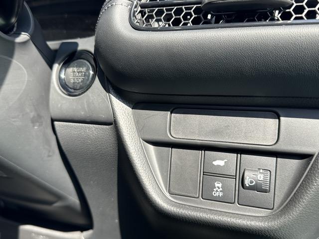 ZR-V X 純正ナビゲーション バックカメラ スマートキー LEDヘッドライト フルオートエアコン パワーバックドア 革巻きハンドル オートクルーズコントロール USB充電ソケット 衝突被害軽減ブレーキ(18枚目)