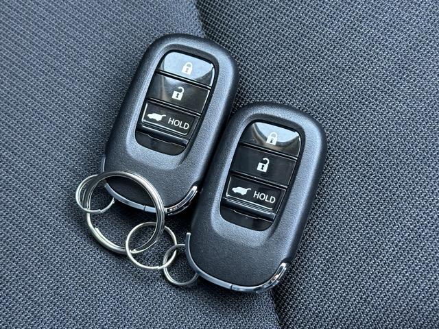 ZR-V X 純正ナビゲーション バックカメラ スマートキー LEDヘッドライト フルオートエアコン パワーバックドア 革巻きハンドル オートクルーズコントロール USB充電ソケット 衝突被害軽減ブレーキ(31枚目)