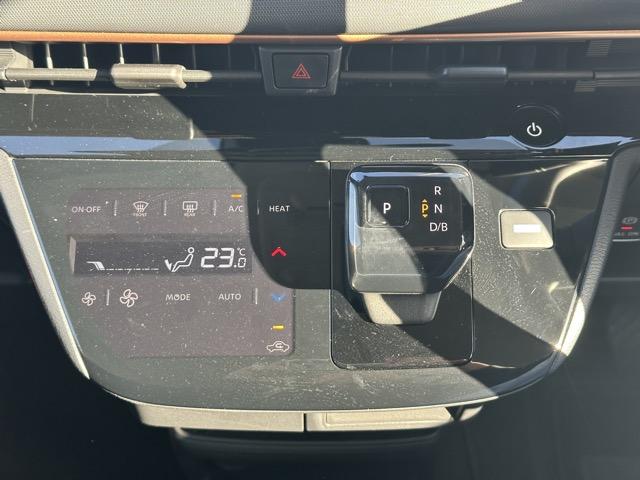 納車前に、専属のクリーニングスタッフが、ピッカピカにクリーニングして納車いたします！もちろん、ピッカピカの状態でお渡しするクリーニング費用も支払総額に含まれています！