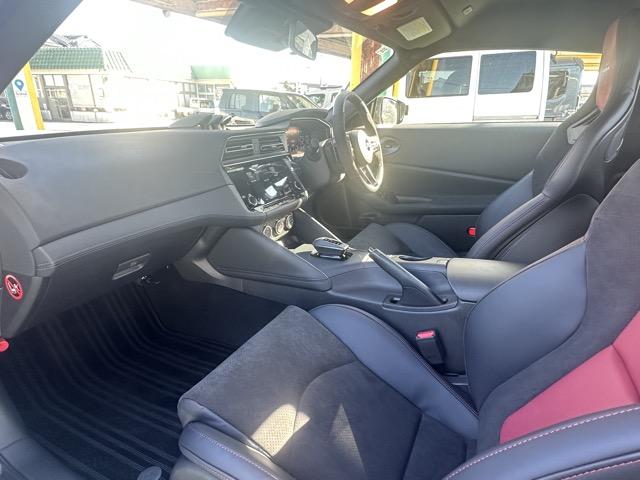 フェアレディZ ニスモ 9AT NISMO専用チューニング&エクステリア&インテリア NissanConnectナビゲーション ETC2.0 LEDヘッドランプ レイズ製19インチ鍛造AW パドルシフト レカロ製シート(6枚目)