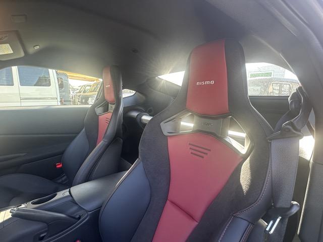 フェアレディZ ニスモ 9AT NISMO専用チューニング&エクステリア&インテリア NissanConnectナビゲーション ETC2.0 LEDヘッドランプ レイズ製19インチ鍛造AW パドルシフト レカロ製シート(7枚目)