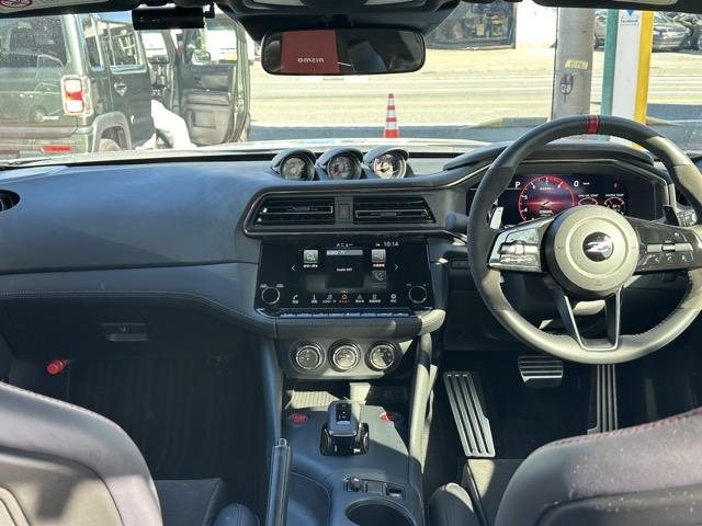 フェアレディZ ニスモ 9AT NISMO専用チューニング&エクステリア&インテリア NissanConnectナビゲーション ETC2.0 LEDヘッドランプ レイズ製19インチ鍛造AW パドルシフト レカロ製シート(9枚目)