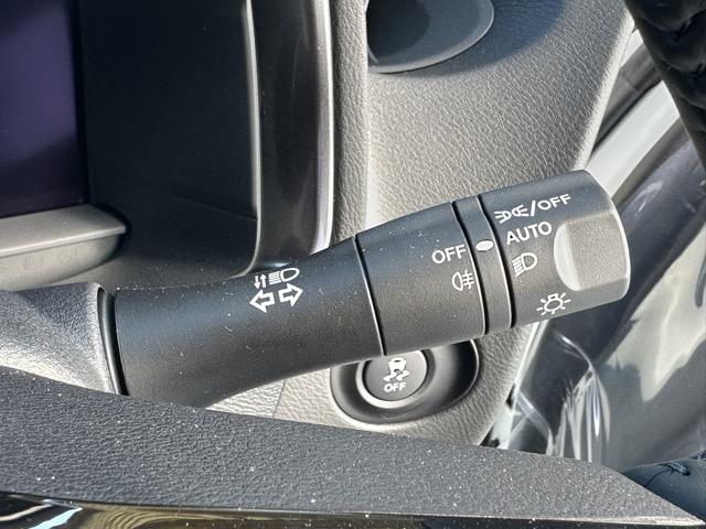 フェアレディZ バージョンS 6MT エマージェンシーブレーキ LEDヘッドランプ NissanConnectナビゲーション ETC2.0 本革巻ステアリング・シフトノブ 3連サブメーター デュアルエキゾースト 登録済未使用車(15枚目)