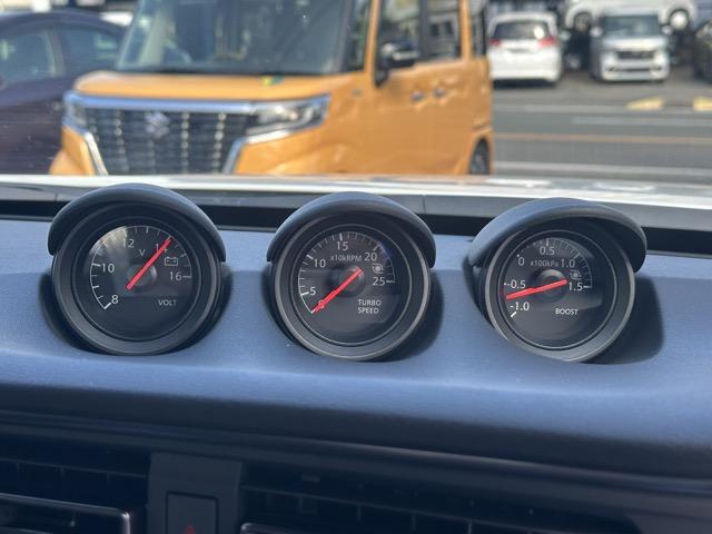 フェアレディZ バージョンS 6MT エマージェンシーブレーキ LEDヘッドランプ NissanConnectナビゲーション ETC2.0 本革巻ステアリング・シフトノブ 3連サブメーター デュアルエキゾースト 登録済未使用車(16枚目)