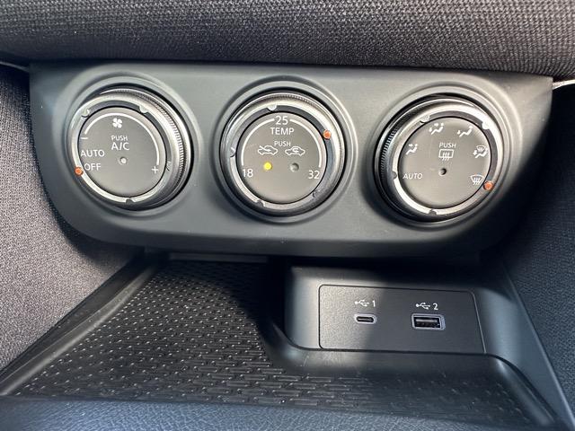 フェアレディZ バージョンS 6MT エマージェンシーブレーキ LEDヘッドランプ NissanConnectナビゲーション ETC2.0 本革巻ステアリング・シフトノブ 3連サブメーター デュアルエキゾースト 登録済未使用車(20枚目)