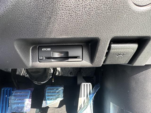 フェアレディZ バージョンS 6MT エマージェンシーブレーキ LEDヘッドランプ NissanConnectナビゲーション ETC2.0 本革巻ステアリング・シフトノブ 3連サブメーター デュアルエキゾースト 登録済未使用車(27枚目)