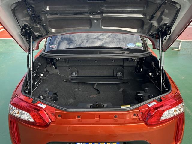 コペン ローブ ナビゲーション バックカメラ 社外アルミホイール スマートキー LEDヘッドライト フルオートエアコン シートヒーター 革巻きハンドル アイドリングストップ パワーウィンドー(10枚目)