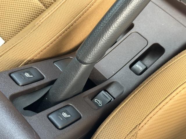 コペン ローブ ナビゲーション バックカメラ 社外アルミホイール スマートキー LEDヘッドライト フルオートエアコン シートヒーター 革巻きハンドル アイドリングストップ パワーウィンドー(14枚目)