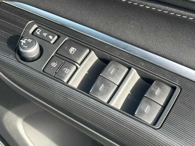 ハリアーハイブリッド Z ブラック内装 パノラマカメラ 純正ナビゲーション ETC デジタルインナーミラー パワーシート パワーバックドア JBLスピーカー 革巻きハンドル オートクルーズコントロール オートマチックハイビーム(20枚目)