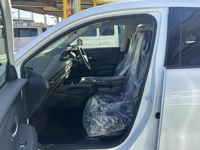 ZR-V e:HEV Z 内装色/ブラック ホンダセンシング LEDヘッドライト HondaCONNECTディスプレー+ETC2.0 BOSEサウンドシステム 前席&後席シートヒーター ステアリングヒーター 登録済未使用車(6枚目)