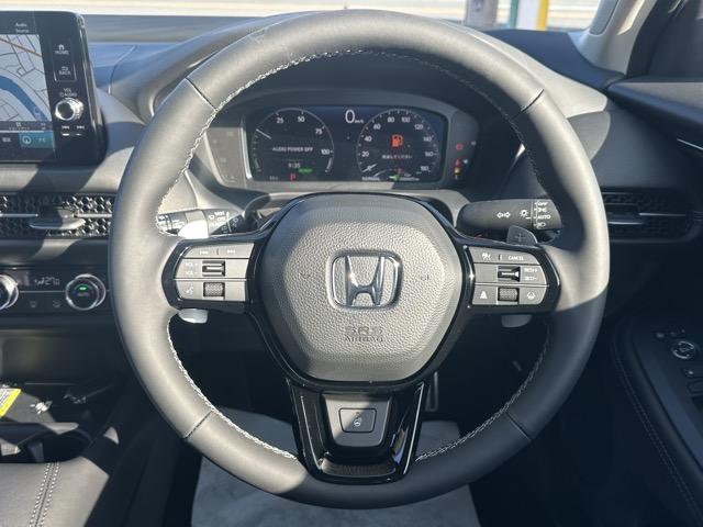 ZR-V e:HEV Z 内装色/ブラック ホンダセンシング LEDヘッドライト HondaCONNECTディスプレー+ETC2.0 BOSEサウンドシステム 前席&後席シートヒーター ステアリングヒーター 登録済未使用車(9枚目)