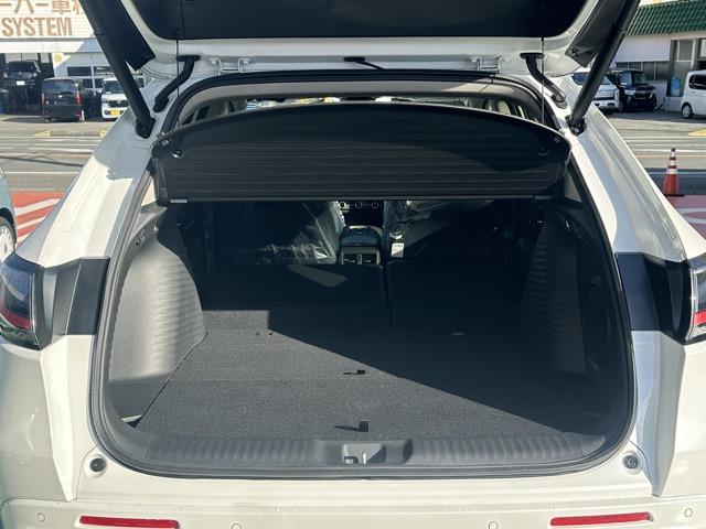 ZR-V e:HEV Z 内装色/ブラック ホンダセンシング LEDヘッドライト HondaCONNECTディスプレー+ETC2.0 BOSEサウンドシステム 前席&後席シートヒーター ステアリングヒーター 登録済未使用車(13枚目)