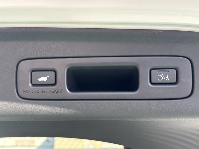 ZR-V e:HEV Z 内装色/ブラック ホンダセンシング LEDヘッドライト HondaCONNECTディスプレー+ETC2.0 BOSEサウンドシステム 前席&後席シートヒーター ステアリングヒーター 登録済未使用車(14枚目)