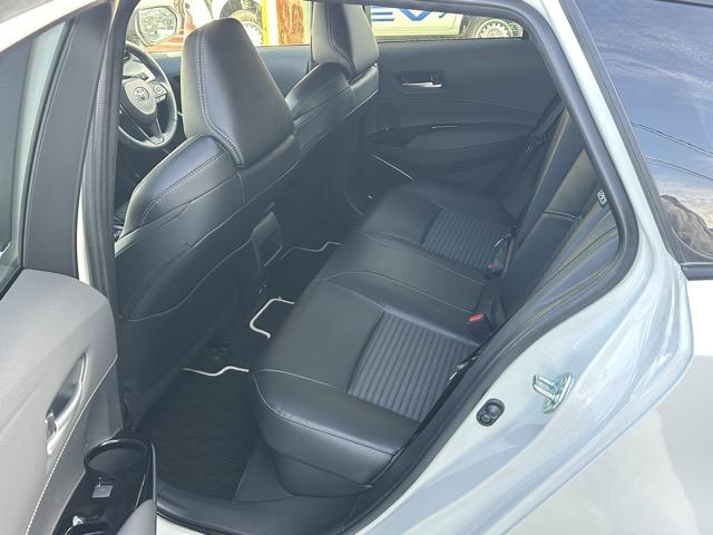 カローラツーリング ハイブリッド ダブルバイビー モデリスタエアロ&アルミホイール付 セーフティセンス LEDヘッドランプ ディスプレイオーディオ ヘッドアップディスプレイ スペアタイヤ 本革巻ステアリング シートヒーター ステアリングヒーター(7枚目)