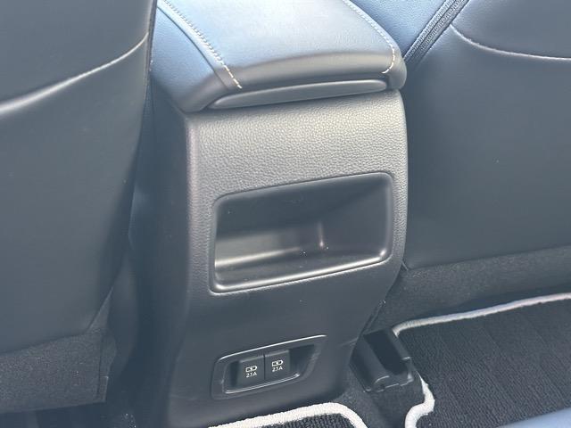 カローラツーリング ハイブリッド ダブルバイビー モデリスタエアロ&アルミホイール付 セーフティセンス LEDヘッドランプ ディスプレイオーディオ ヘッドアップディスプレイ スペアタイヤ 本革巻ステアリング シートヒーター ステアリングヒーター(10枚目)