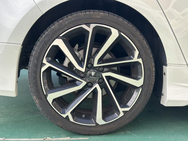 カローラツーリング ハイブリッド ダブルバイビー モデリスタエアロ&アルミホイール付 セーフティセンス LEDヘッドランプ ディスプレイオーディオ ヘッドアップディスプレイ スペアタイヤ 本革巻ステアリング シートヒーター ステアリングヒーター(16枚目)