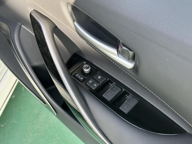 カローラツーリング ハイブリッド ダブルバイビー モデリスタエアロ&アルミホイール付 セーフティセンス LEDヘッドランプ ディスプレイオーディオ ヘッドアップディスプレイ スペアタイヤ 本革巻ステアリング シートヒーター ステアリングヒーター(17枚目)