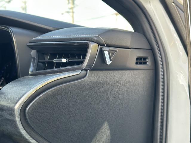 カローラツーリング ハイブリッド ダブルバイビー モデリスタエアロ&アルミホイール付 セーフティセンス LEDヘッドランプ ディスプレイオーディオ ヘッドアップディスプレイ スペアタイヤ 本革巻ステアリング シートヒーター ステアリングヒーター(39枚目)