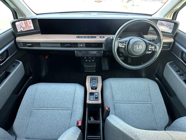 Honda e アドバンス 走行距離643km ホンダセンシング ワイドスクリーンHondaCONNECTディスプレー+ETC2.0 マルチビューカメラ センターカメラミラー ステアリングヒーター シートヒーター スカイルーフ(8枚目)