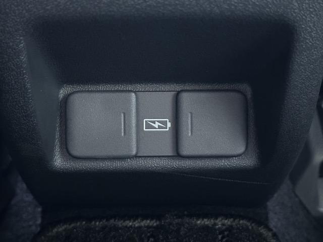 Honda e アドバンス 走行距離643km ホンダセンシング ワイドスクリーンHondaCONNECTディスプレー+ETC2.0 マルチビューカメラ センターカメラミラー ステアリングヒーター シートヒーター スカイルーフ(10枚目)