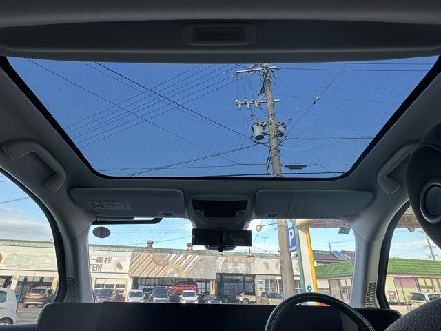 Honda e アドバンス 走行距離643km ホンダセンシング ワイドスクリーンHondaCONNECTディスプレー+ETC2.0 マルチビューカメラ センターカメラミラー ステアリングヒーター シートヒーター スカイルーフ(12枚目)