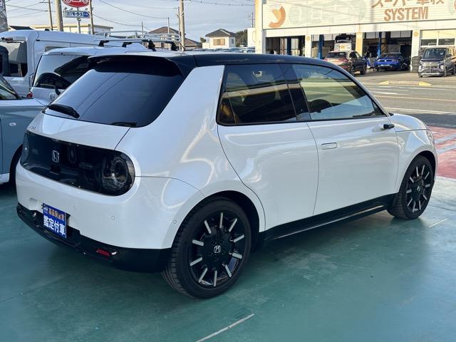 Honda e アドバンス 走行距離643km ホンダセンシング ワイドスクリーンHondaCONNECTディスプレー+ETC2.0 マルチビューカメラ センターカメラミラー ステアリングヒーター シートヒーター スカイルーフ(16枚目)