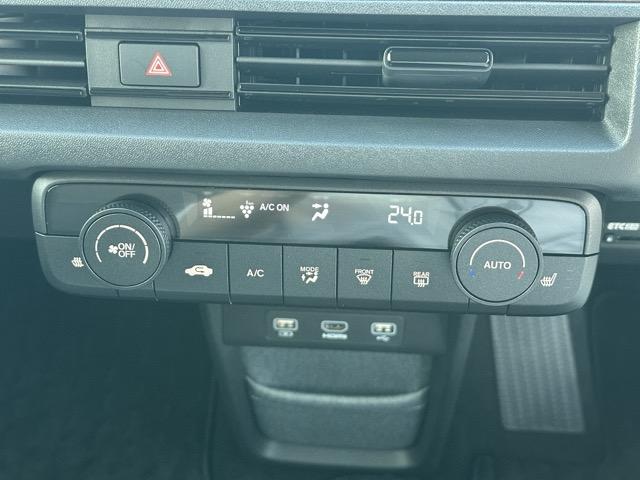 Honda e アドバンス 走行距離643km ホンダセンシング ワイドスクリーンHondaCONNECTディスプレー+ETC2.0 マルチビューカメラ センターカメラミラー ステアリングヒーター シートヒーター スカイルーフ(30枚目)