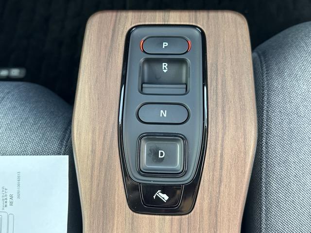 Honda e アドバンス 走行距離643km ホンダセンシング ワイドスクリーンHondaCONNECTディスプレー+ETC2.0 マルチビューカメラ センターカメラミラー ステアリングヒーター シートヒーター スカイルーフ(32枚目)