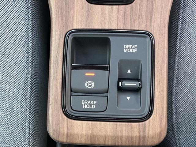 Honda e アドバンス 走行距離643km ホンダセンシング ワイドスクリーンHondaCONNECTディスプレー+ETC2.0 マルチビューカメラ センターカメラミラー ステアリングヒーター シートヒーター スカイルーフ(33枚目)