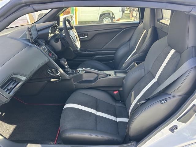 Ｓ６６０ α　走行距離８，２６５ｋｍ　ＣＶＴ　シティブレーキアクティブシステム　ＬＥＤヘッドランプ　センターディスプレイ　バックモニター　ハーフレザーシート　シートヒーター　オートエアコン　スマートキー（6枚目）