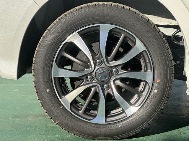 N-BOXカスタム ベースグレード 両側パワースライドドア スマートキー LEDヘッドライト フルオートエアコン シートヒーター USB充電ソケット ロールサンシェード シートバックテーブル 電気式パーキングブレーキ 届出済未使用車(16枚目)