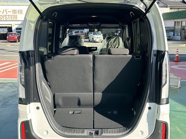 N-BOXカスタム ベースグレード 両側パワースライドドア スマートキー LEDヘッドライト フルオートエアコン シートヒーター USB充電ソケット ロールサンシェード シートバックテーブル 電気式パーキングブレーキ 届出済未使用車(12枚目)