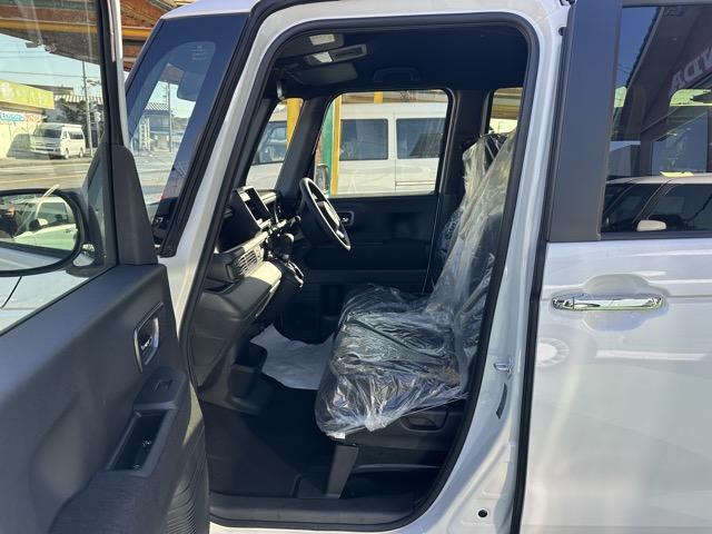 N-BOXカスタム ベースグレード 両側パワースライドドア スマートキー LEDヘッドライト フルオートエアコン シートヒーター USB充電ソケット ロールサンシェード シートバックテーブル 電気式パーキングブレーキ 届出済未使用車(6枚目)